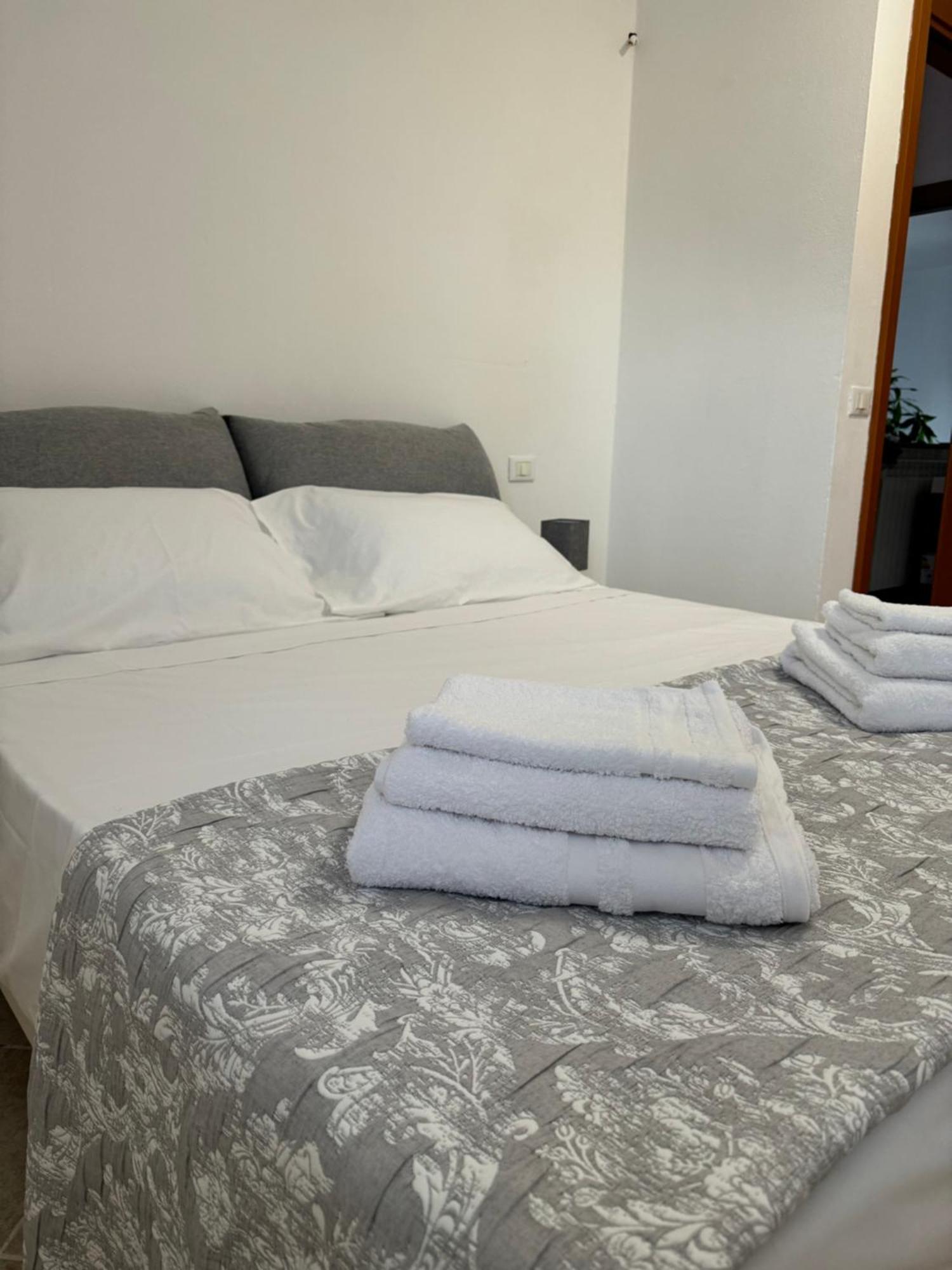 Serravalle Shop&Stay Serravalle Scrivia Bagian luar foto