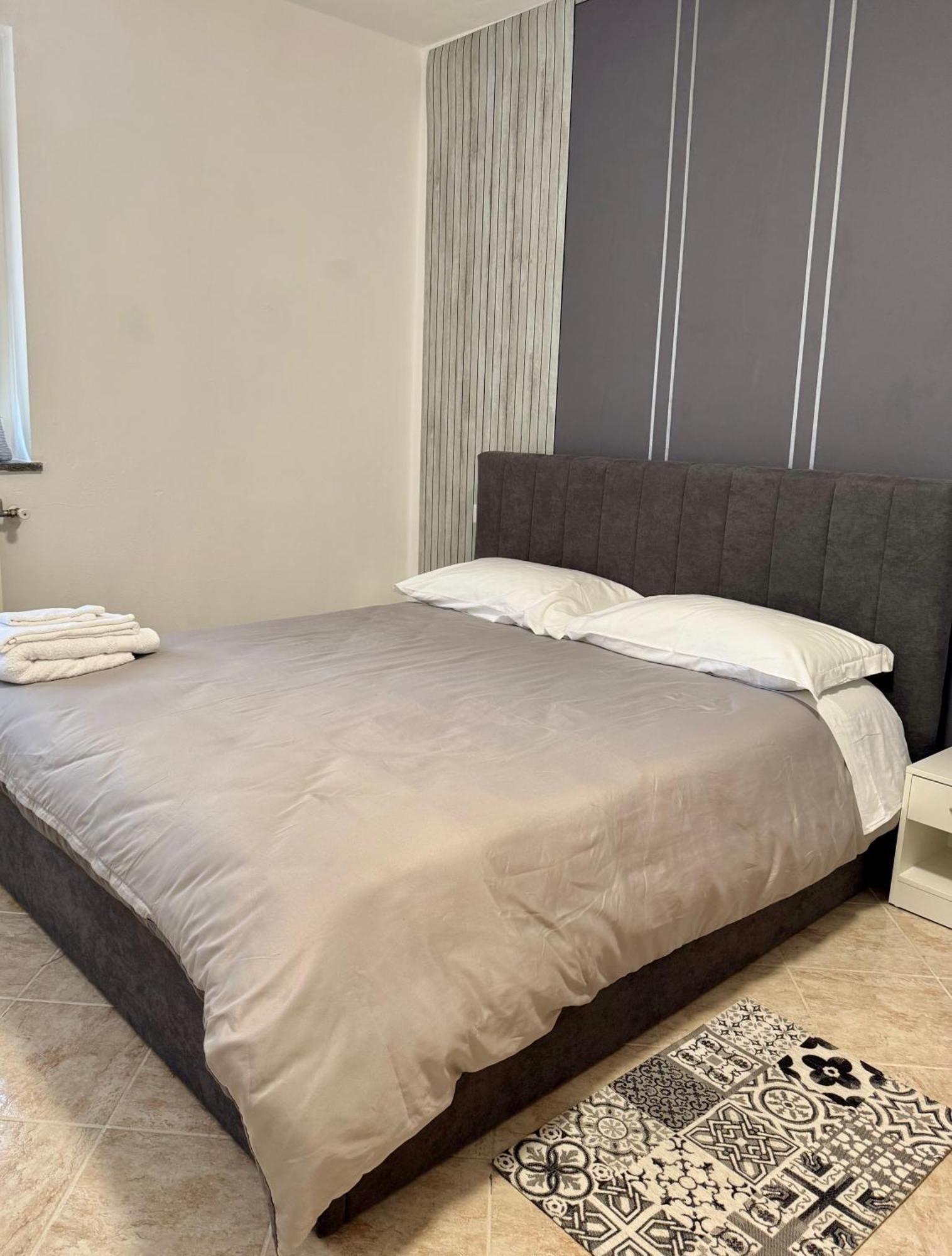 Serravalle Shop&Stay Serravalle Scrivia Bagian luar foto